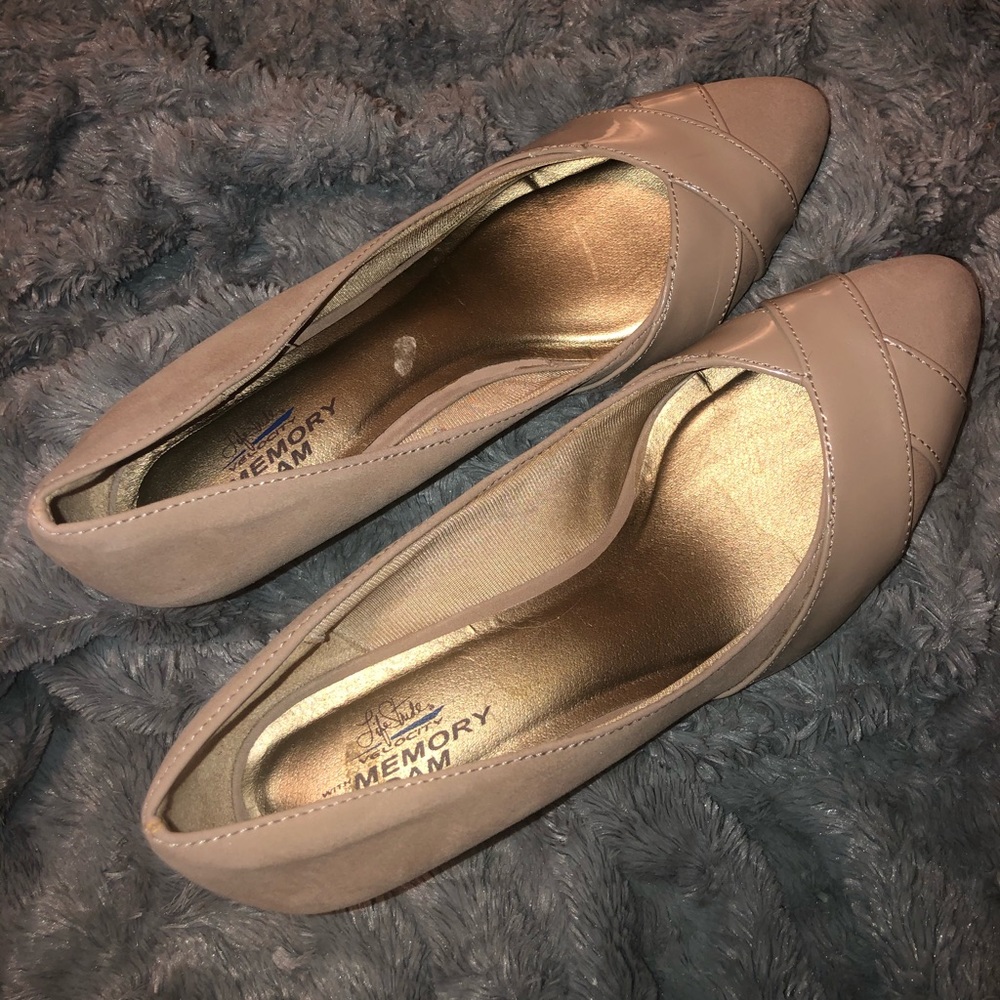 Nude color wedges